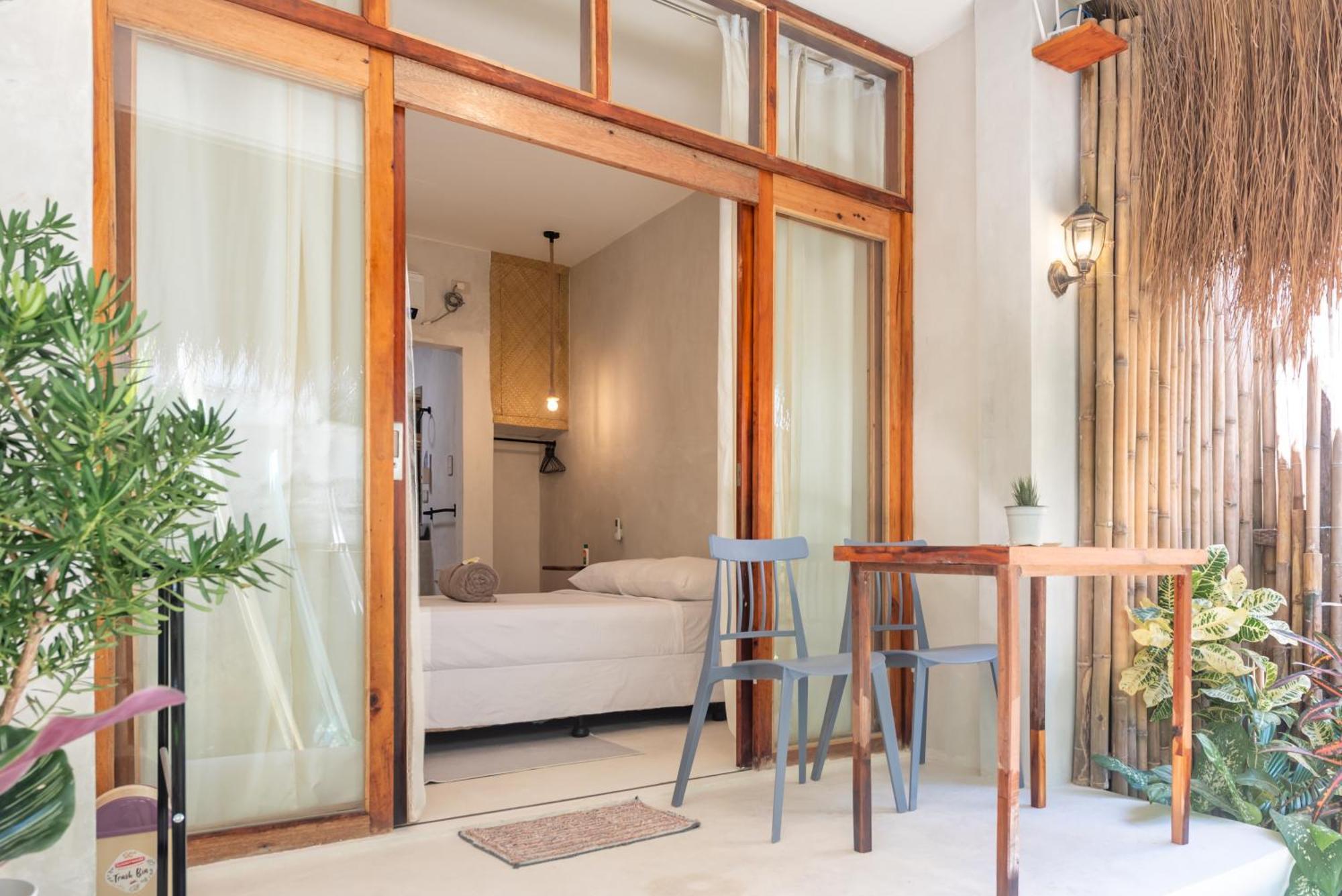 Gratitude Inn General Luna  Eksteriør billede
