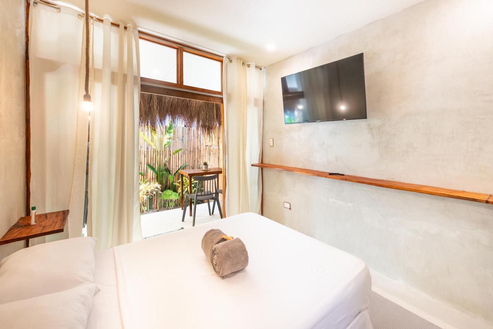 Gratitude Inn General Luna  Eksteriør billede